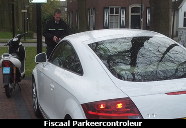 De fiscaal parkeercontroleurs ondersteunen de gemeente door te surveilleren door de wijken van een gemeente en te controleren of het plaatselijke fiscale parkeerbeleid correct wordt nageleefd.